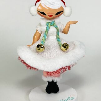 Brooch Babe — Wynta